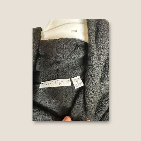 Vasna Women’s Long Sleeve Black Poncho Sweater Size Medium - Picture 4 of 4